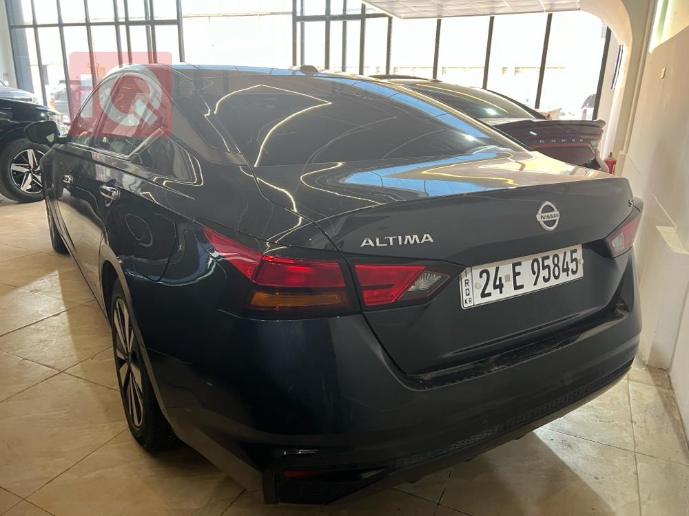 نيسان ألتيما